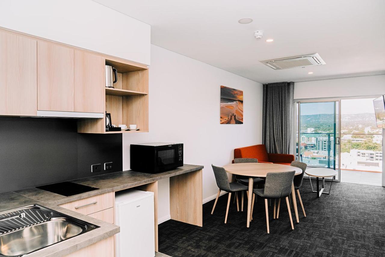Toms Court Hotel Adelaide Buitenkant foto