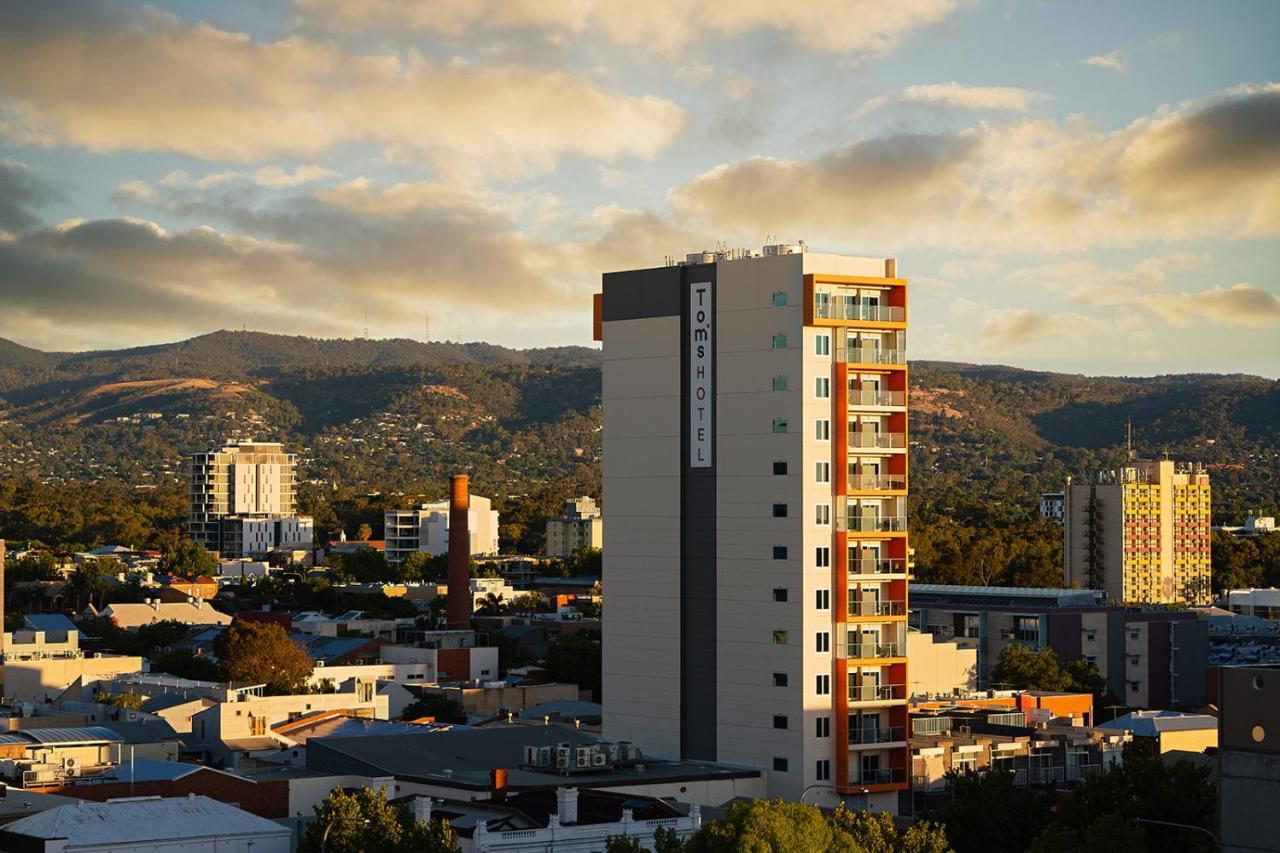 Toms Court Hotel Adelaide Buitenkant foto